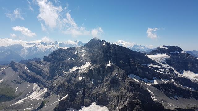 was für eine traumhafte Aussicht! Links das Trientgebiet, zwischen Tour Salière und Mont Ruan entdecken wir den Mont Blanc