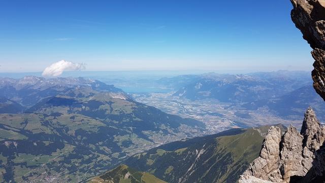 2800 Meter über dem Rhoneknie bestaunen wir die Aussicht auf den Genfersee