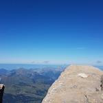 ...erreichen wir den Gipfel mit Gipfelkreuz der Haute Cime 3257 m.ü.M. mit seiner einzigartigen Sicht