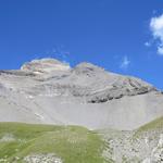 wir drehen uns um und schauen hinauf zum Haute Cime