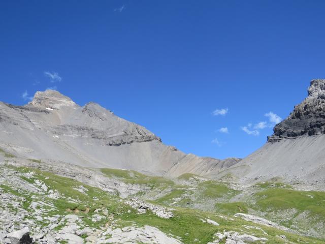 wir Blicken zurück zum Col de Susanfe. Links der Haute Cime