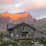 wir blicken nochmals zur Cabane de Susanfe zurück