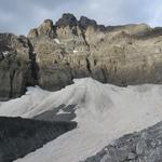 Blick hinauf zum Gipfel der Tour Salière