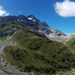 schönes Breitbildfoto mit Blick auf Schwarzhorn, Furggulti und rechts das Stockhorn