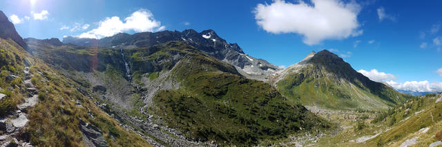 schönes Breitbildfoto mit Blick auf Schwarzhorn, Furggulti und rechts das Stockhorn