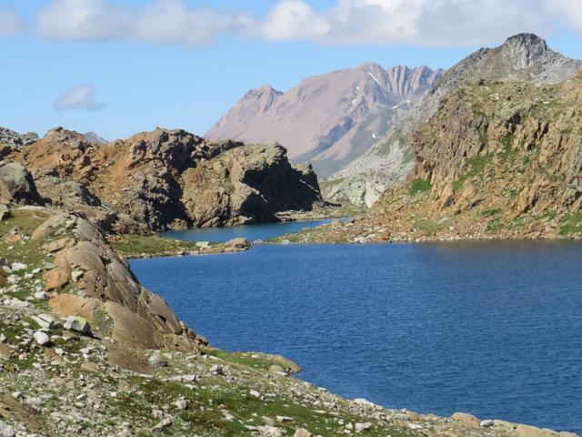 so ein traumhaft gelegener, natürlich belassener Bergsee sieht man nicht mehr so oft