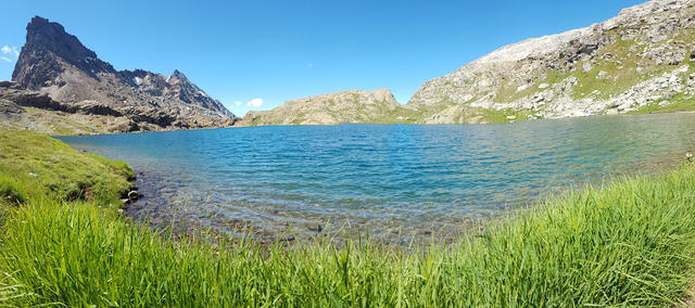 und wieder ein sehr schönes Breitbildfoto vom Geisspfadsee. Links das Rothorn