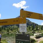 über einen einfachen markierten Bergweg erreichen wir danach den Mässersee 2130 m.ü.M.