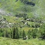 ...zum hübschen kleinen Plateau von Maniboden 2000 m.ü.M. hinunter