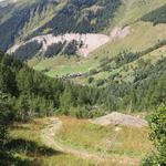 mit Blick auf Fäld, durchqueren wir die Mineraliengrube von Lengenbach...