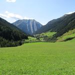 das halbe Binntal ist von Fäld ersichtlich. Am Horizont ist das Breithorn gut ersichtlich 