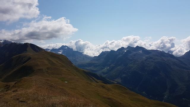 Blick über das Grosse Fülhorn zum Ofenhorn und Albrunpass