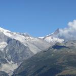 während dem Wandern betrachten wir Finsteraarhorn, Fiescherhörner und Wannenhorn