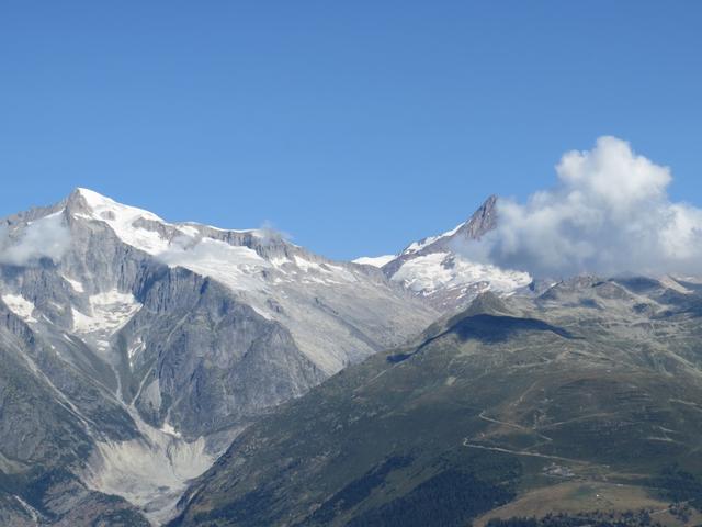 während dem Wandern betrachten wir Finsteraarhorn, Fiescherhörner und Wannenhorn