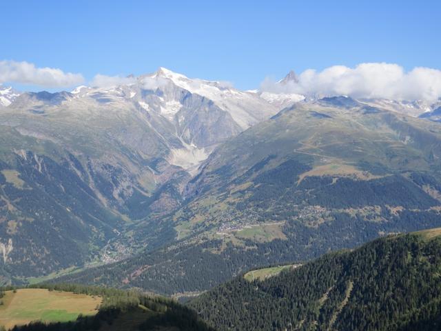 Blick Richtung Bellwald, Fieschertal, Wannenhorn und Finsteraarhorn. Rechts das Risihorn, das wir schon besucht haben