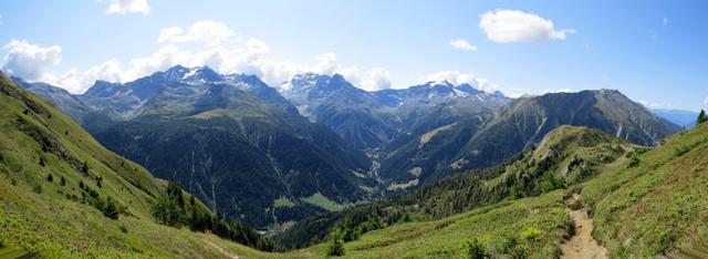 sehr schönes Breitbildfoto mit Blick ins Lengtal, Burstini, Breithorn, Helsenhorn und Hillehorn