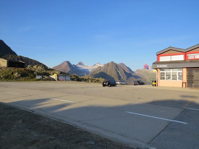 mit dem Auto fahren wir hinauf zum Nufenenpass 2478 m.ü.M.