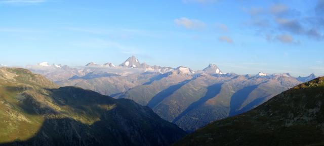 was für eine traumhafte Aussicht mit Blick Richtung Aletschhorn, Finsteraarhorn und Lauteraarhorn