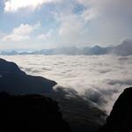 Blick über das Nebelmeer ins Val Bedretto