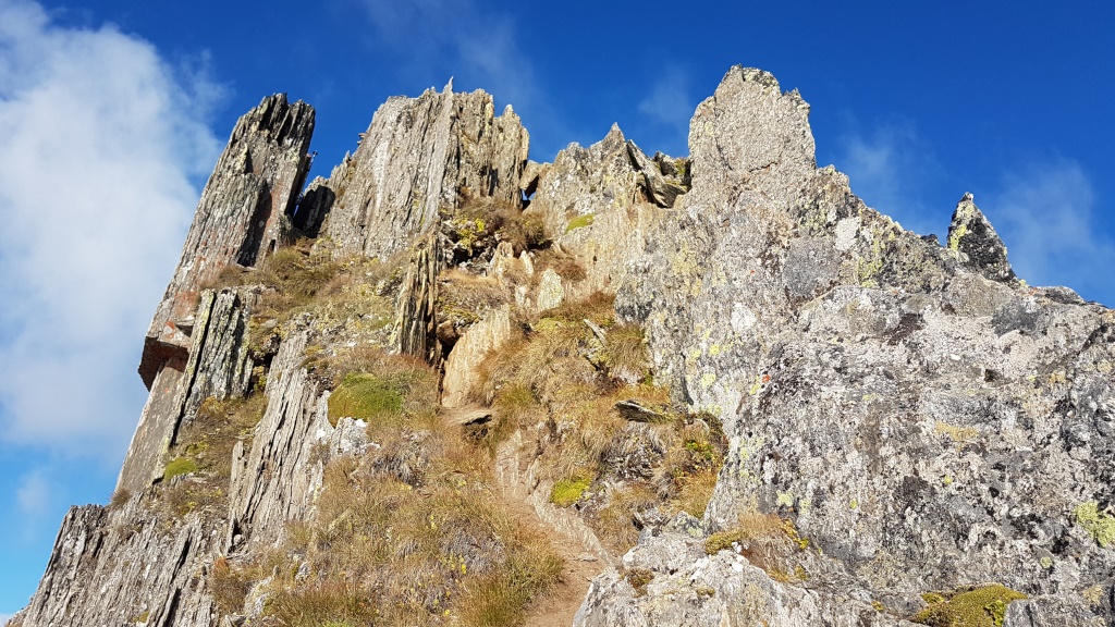 über einen Blockgrat gelangen wir leicht, aber ausgesetzt zur Spitze des Chilchhorns 2784 m.ü.M.