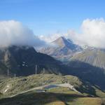 Blick auf den Nufenenpass und zum Griessee. Das Wasser wird viel Strom produzieren bis es im Lago Maggiore endet