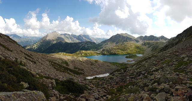 sehr schönes Breitbildfoto mit Blick auf den Tschawinersee. Links das Seehorn, den wir auch besucht haben