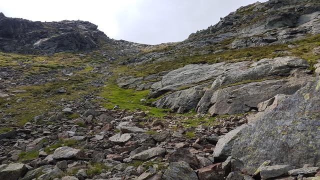 beim Tschawinerpass 2406 m.ü.M. der sich zwischen dem Tschawinerhorn und dem Irgilihorn befindet