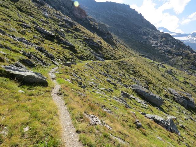 der Wanderweg an der Westflanke des Galehorns ist immer gut ersichtlich...