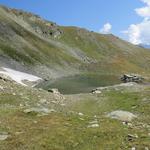 leicht abwärts wandern wir nun an diverse kleine Seen vorbei