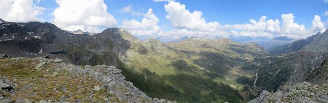 hier oben empfängt uns ein grossartiges Panorama auf das Simplongebiet