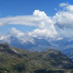 schönes Breitbildfoto mit Blick in die Walliser- und Berner Hochalpen mit Bietschhorn