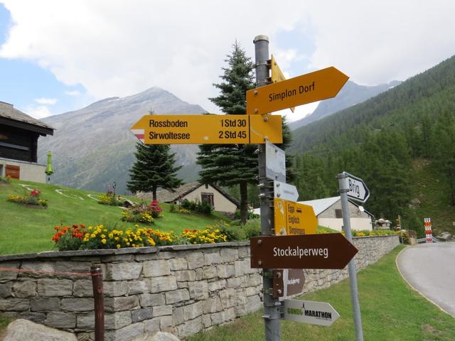 wir erreichen Egga 1580 m.ü.M. wo wir nun rechtshaltend über den Stockalperweg Richtung Simplon Dorf wandern