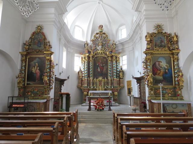 wir besuchen die schöne Kirche von Simplon Dorf