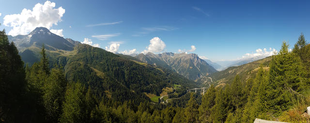 sehr schönes Breitbildfoto mit Blick auf Wasenhorn, Simplonpassstrasse und Glishorn