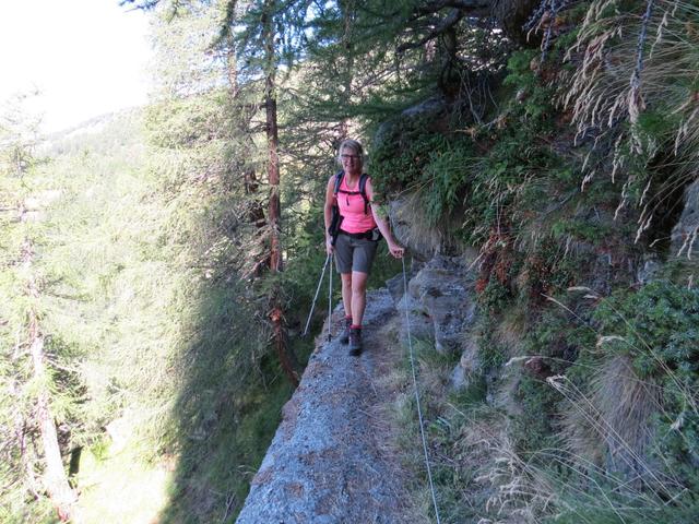 bei stark ausgesetzten Stellen sind zwischendurch Stahlseile angebracht