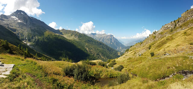 ...und die traumhafte Aussicht auf das Rhonetal und die umliegenden Berge