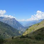 während dem Abstieg bestaunen wir die Aussicht ins Rhonetal. Sie reicht bis in die französischsprachige Region des Kantons