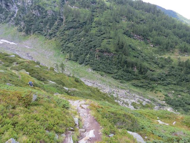 ...queren wir unter dem Bortelhorn in einem weiten Bogen den abschluss des Gantertal 1969 m.ü.M...