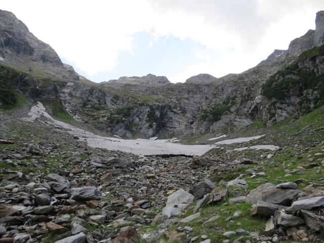 wir befinden uns nun im Geröllkessel von Furggubäum