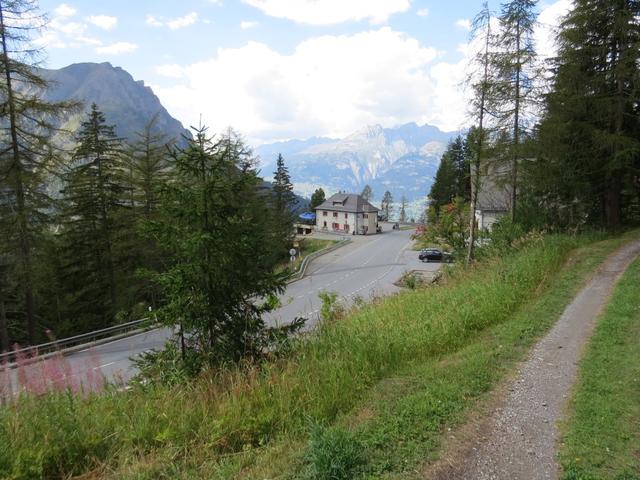 ...damit auch zur Postautohaltestelle von Rothwald an der Simplonpassstrasse 1746 m.ü.M.