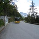 wir müssen nur kurz warten und schon erscheint das Postauto das uns nach Brig führt