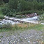 ...und überqueren die Laggina auf einem Betonbrücklein