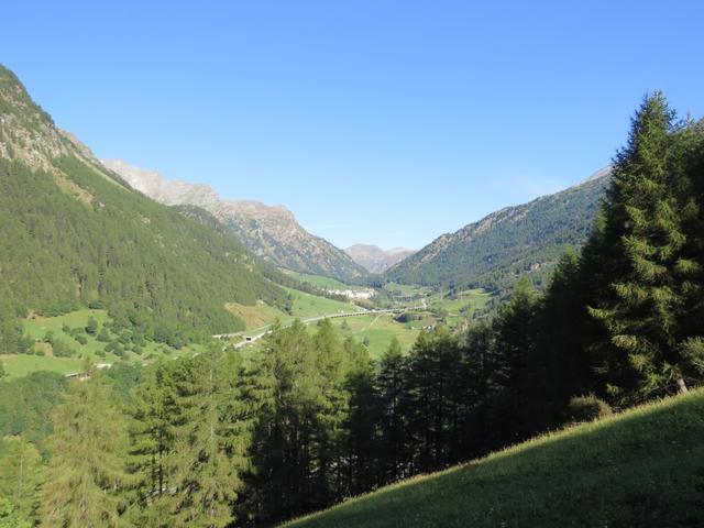 unser Blick schweift zum eleganten Chrummbach-Viadukt der Simplonstrasse und nach Simplon Dorf