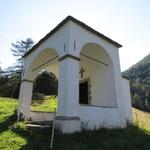 an einer Kapelle ca. 1560 m.ü.M. vorbei,...