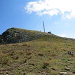 ...zieht der Bergpfad direkt zum Gipfel hinauf. Einzig der grosse Sendemast trübt ein bisschen die Aussicht