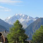 Blick zum mächtigen Fletschhorn mit dem Rossbodengletscher. Dahinter der Weissmies