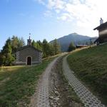 ...und erreichen die kleine linkerhand ersichtliche Kapelle von Rosswald 1942 m.ü.M.