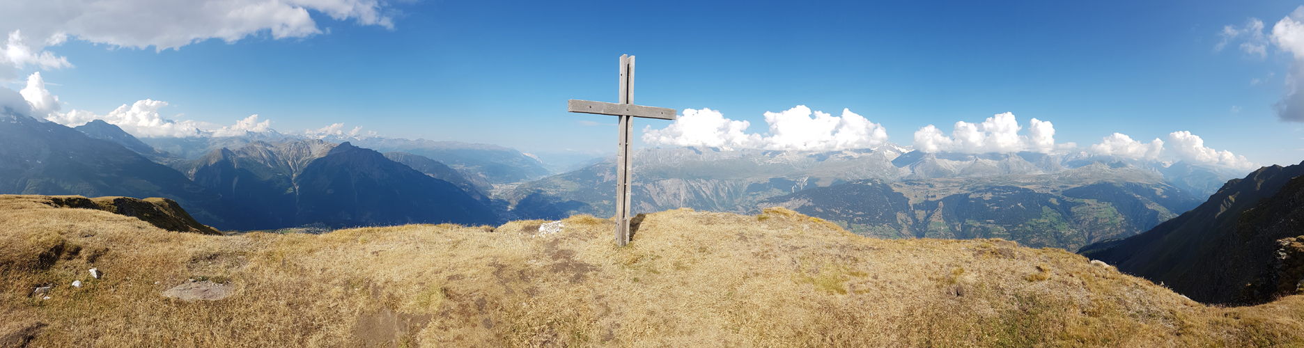 sehr schönes Breitbildfoto aufgenommen auf dem Folluhorn mit Blick Richtung Westen