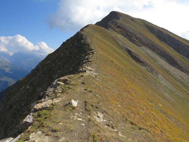 die Wanderung entlang dem Gipfelgrat zwischen dem Folluhorn und dem Fülhorn, ist nur von kurzer Dauer