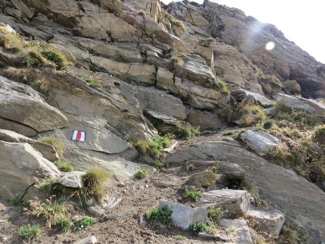 der Weg ist gut markiert, so das man nicht auf die Versuchung kommt den Gipfel über die Nordseite zu besteigen